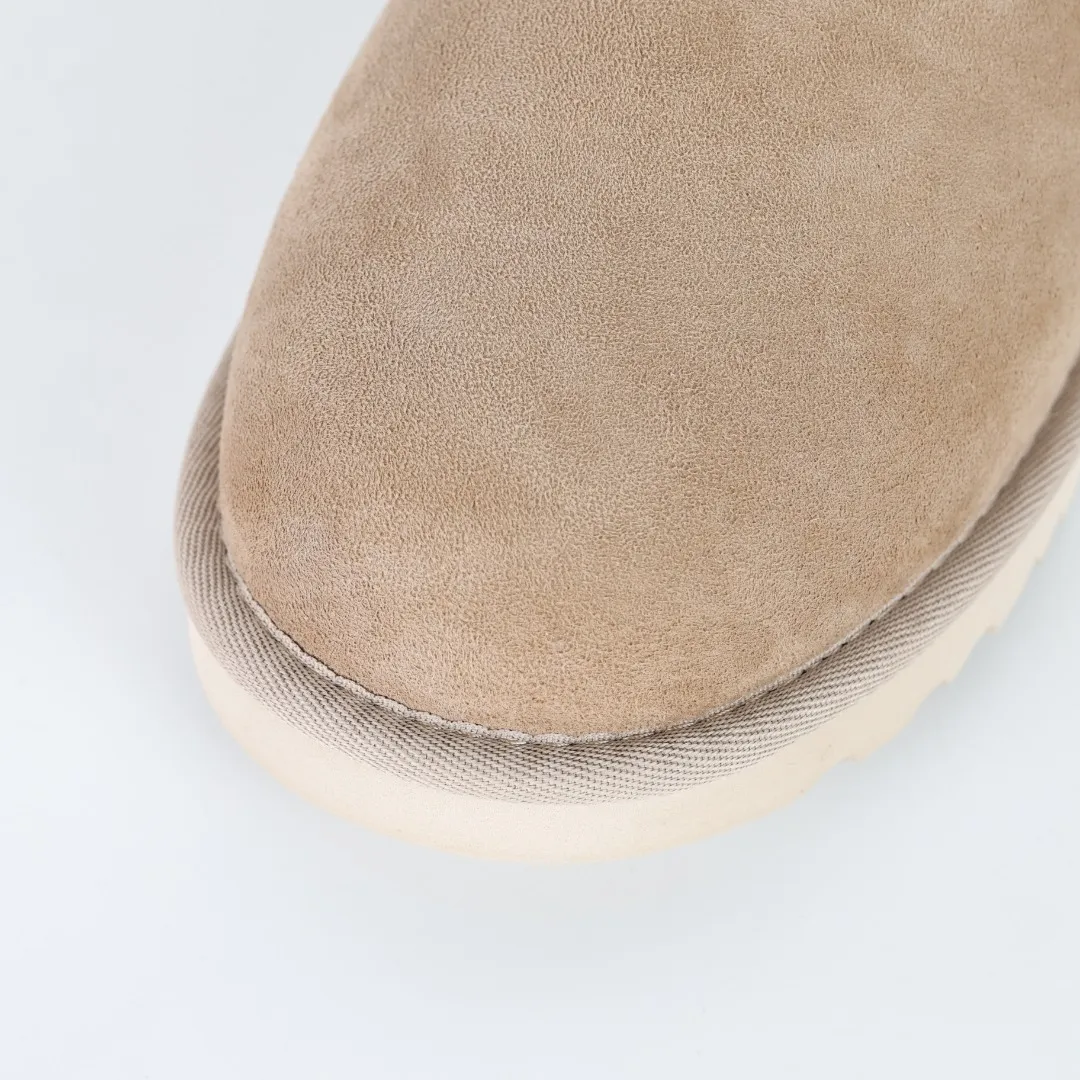 Pick up locally 💰600 Core recommended good price Independently developed original outsole and cashmere insole to keep you warm in winter and suitable for home use. In the new year, uug launched a style series, which is partially geared towards the preferences of young consumers and has also moved to the forefront of fashion trends. Shoe body material Water-repellent coated suede upper 17 mm UGGPURE™ implanted wool insole Lightweight non-slip comfortable rubber outsole With brand LOGO trademark Comes with a full set of packaging Size: 35 36 37 38 39 40